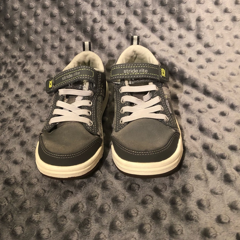 Stride Right Made 2 Play Suede Grey Sneakers 9.5W